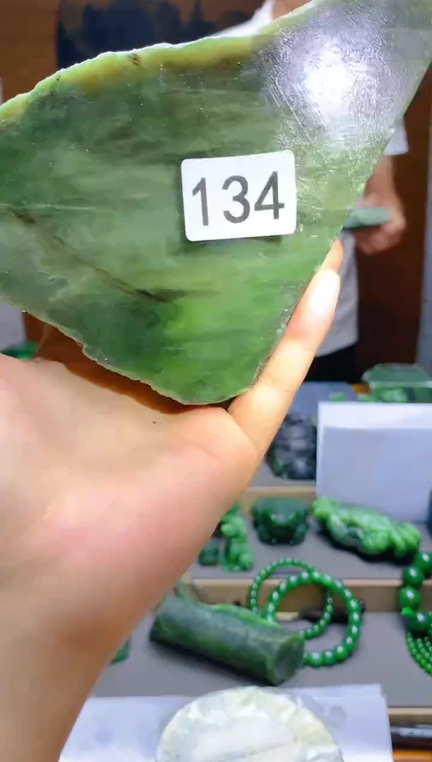 和田玉（碧玉）未镶嵌珠宝半成品1