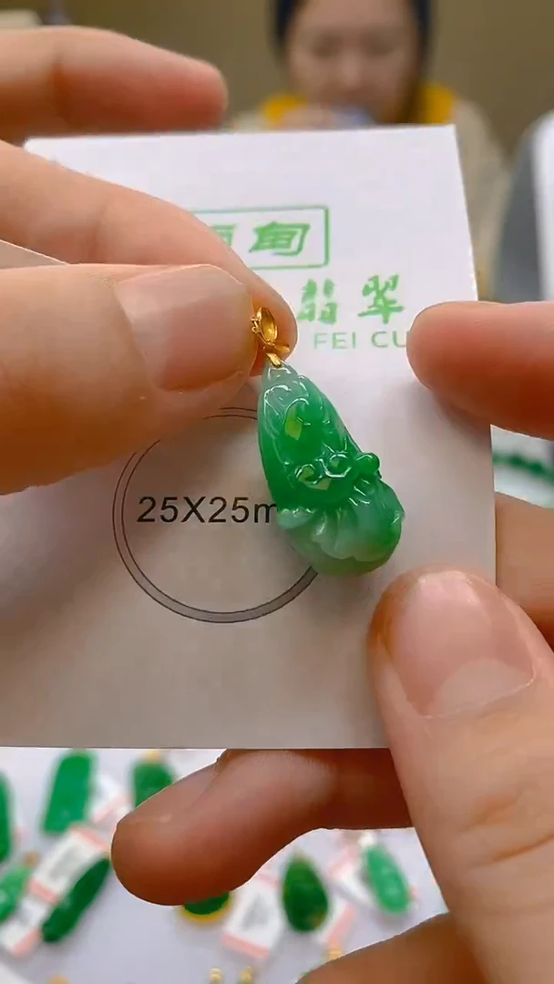 【闪购商品】翡翠颈饰18K金镶嵌天然翡翠A货，支持复检