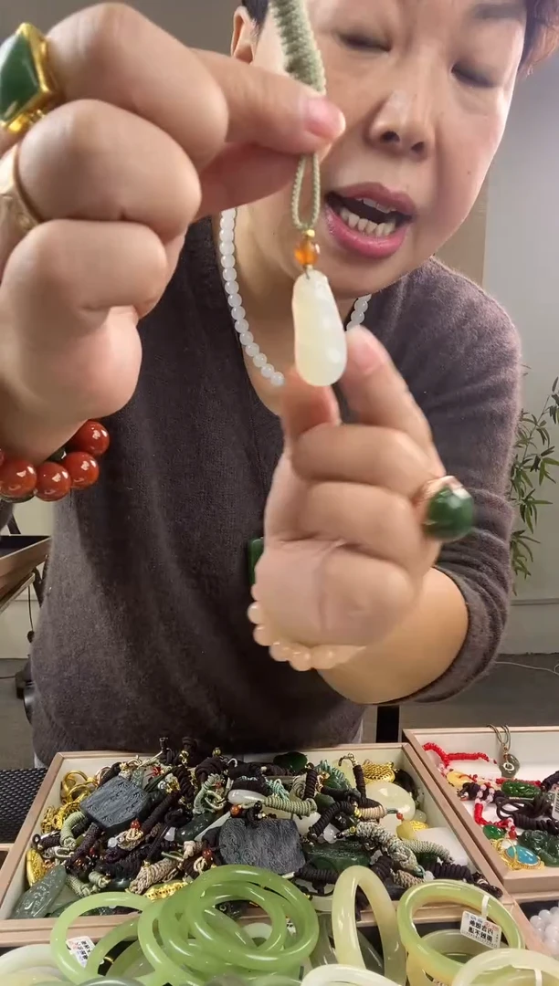 颈饰未镶嵌和田玉多样性拍一发一 1.40