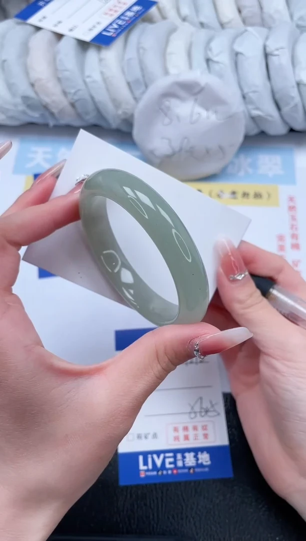 【闪购商品】石英质玉手镯未镶嵌T272-56.5