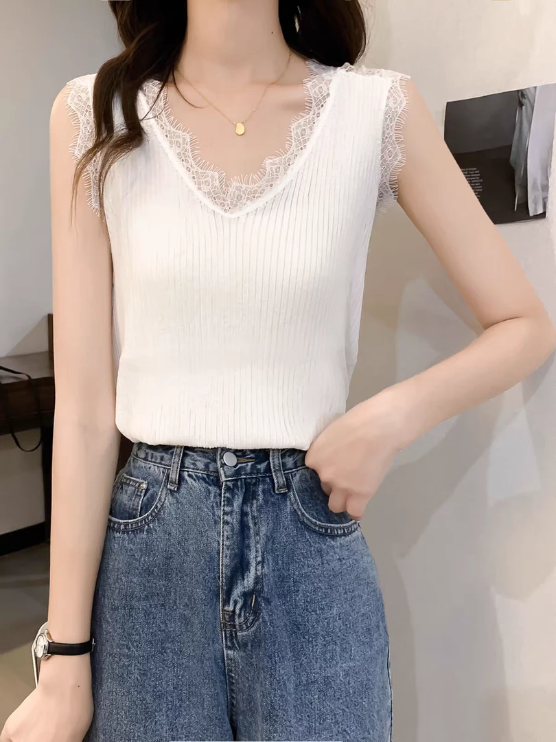 气质白色蕾丝边顺条纹背心打底