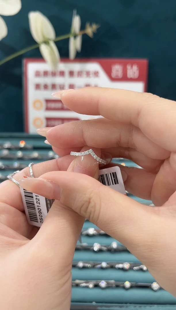 铂Pt950镶嵌戒托钻石茹***️30分/13.8圈