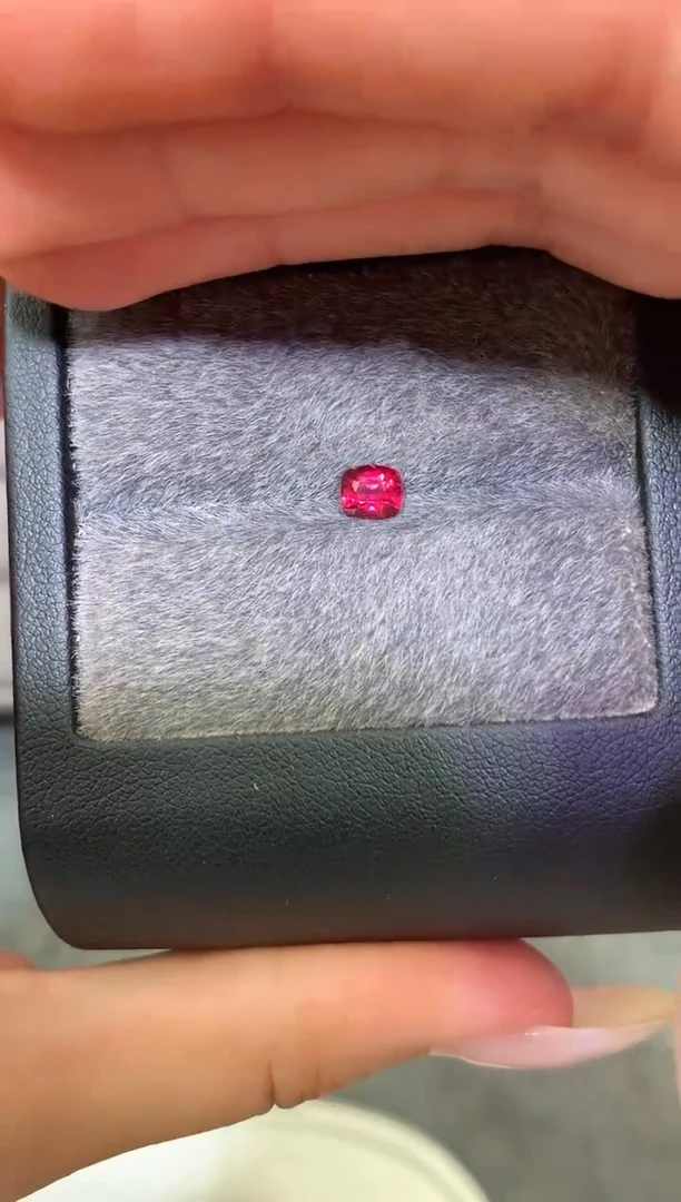 裸石尖晶石枕型 蔷薇色调 0.67ct