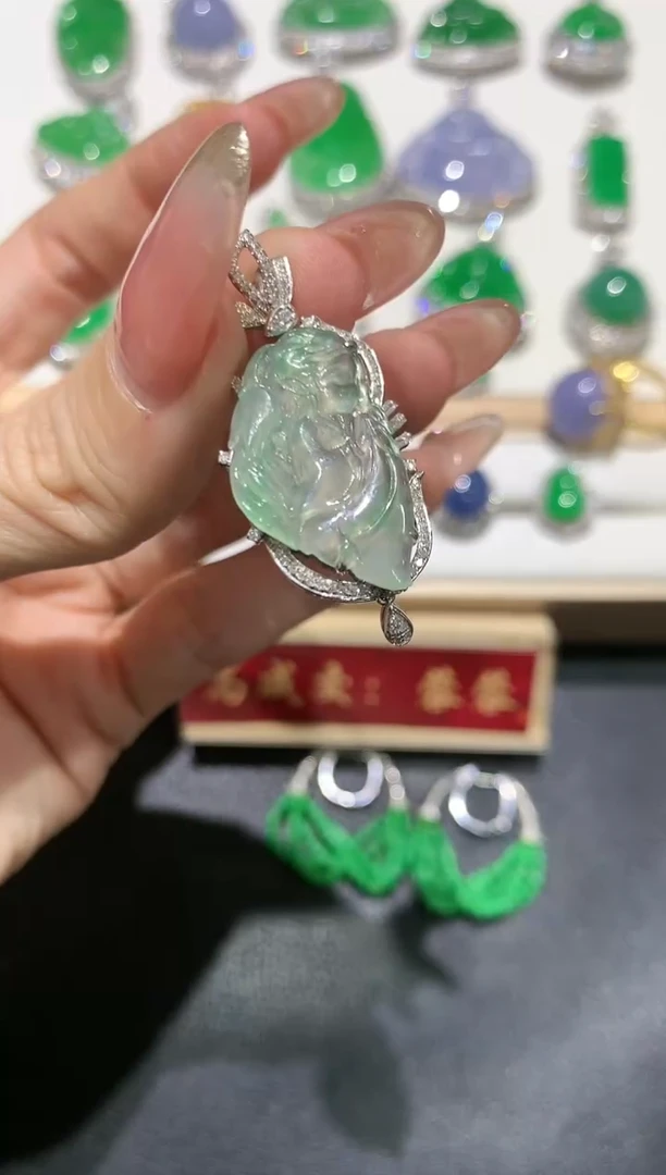 【闪购商品】翡翠吊坠(不含链)18K金镶嵌团购1