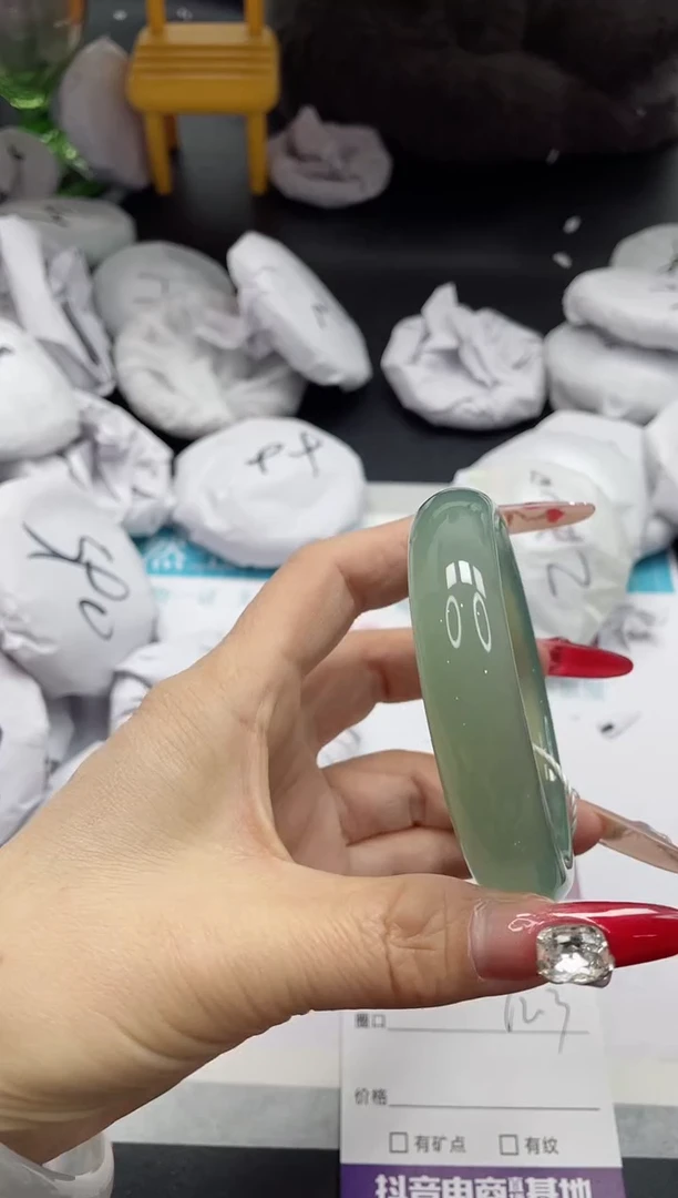 【闪购商品】石英质玉手镯未镶嵌173