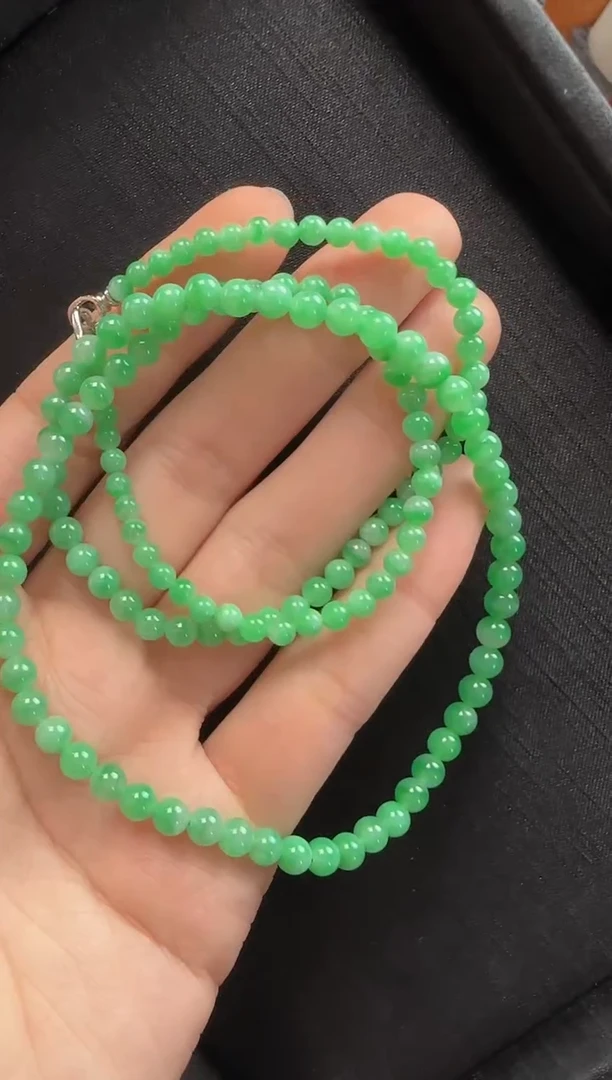 颈饰18K金镶嵌翡翠520玉珠一条