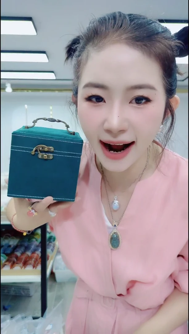 2903绿色方形盒子