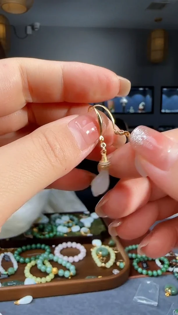 和田玉银S925镶嵌耳饰1