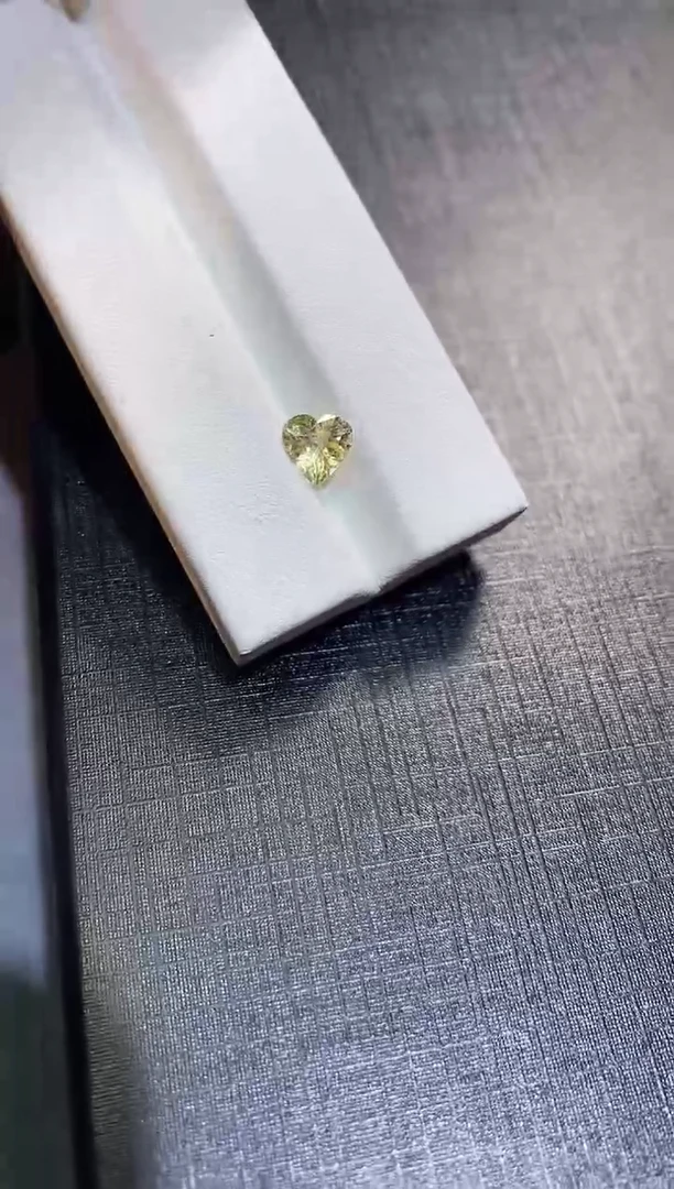 裸石蓝宝石1.00ct蓝宝石心形