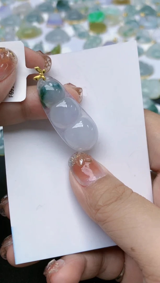 翡翠18K金镶嵌颈饰天然翡翠A货