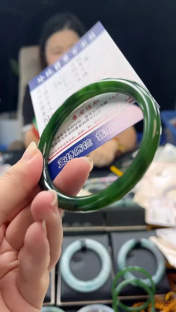 和田玉手镯未镶嵌0465893620
