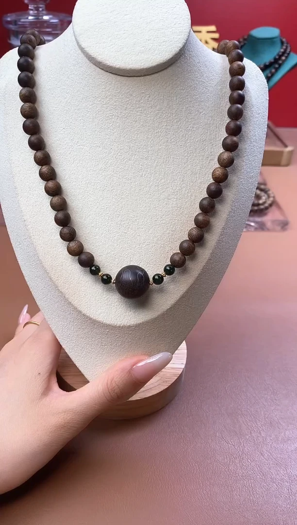 手串沉香芽庄回流白棋08+镶嵌沉香木雕刻顶珠