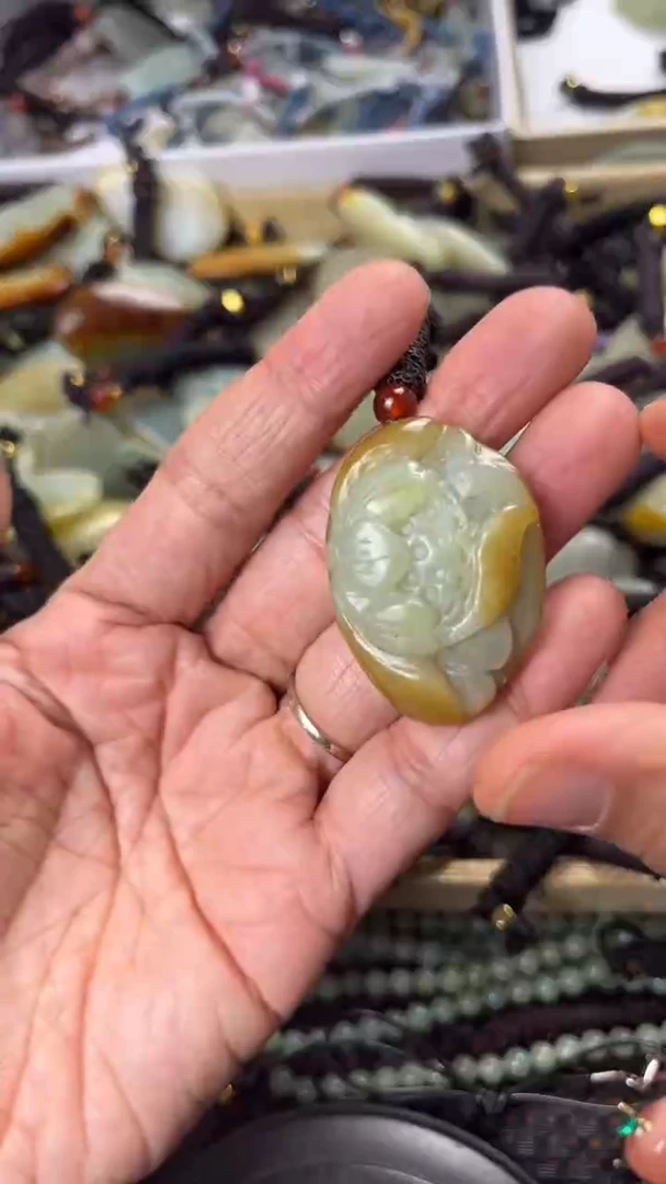【闪购商品】和田玉颈饰未镶嵌多样性发货没有证书拍一发一有瑕