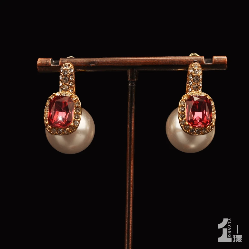 铜合金合成锆石耳饰 一漾 设计师款白珠红石 耳环