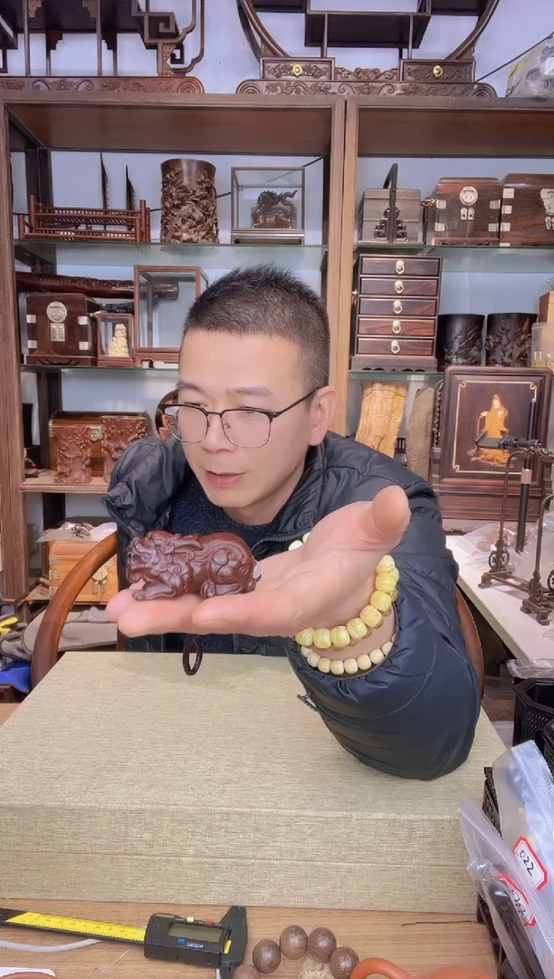 【闪购商品】乌木类书架600小叶紫檀貔貅手把件