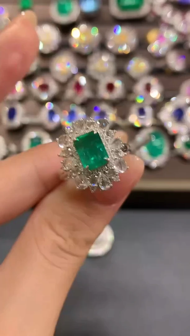 18K金镶嵌戒指祖母绿a159