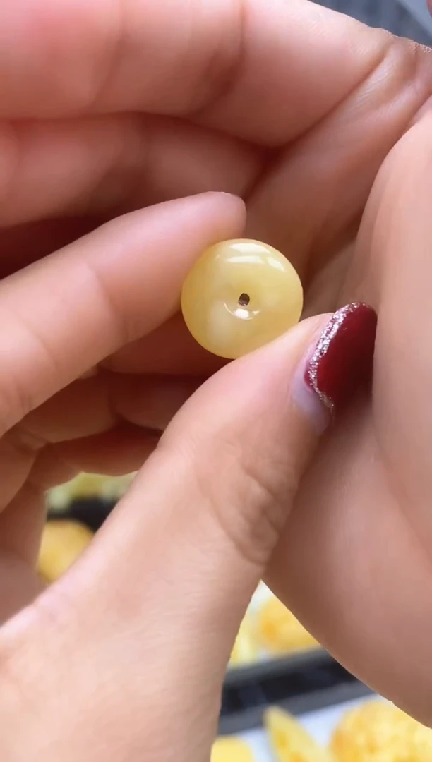 【闪购商品】琥珀裸石未镶嵌扣子