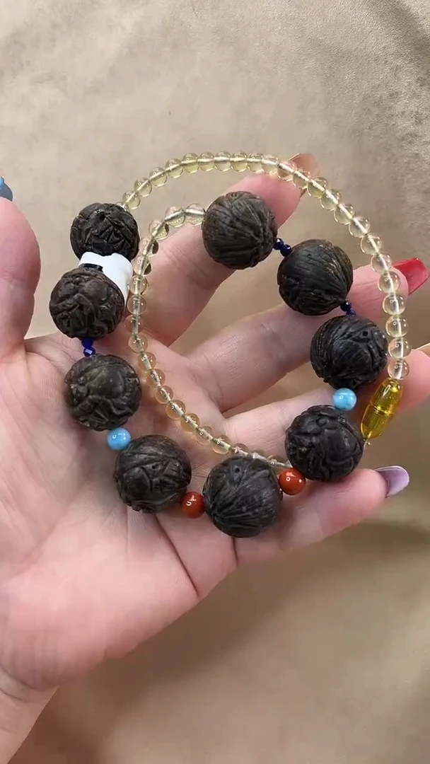 未镶嵌颈饰琥珀项链