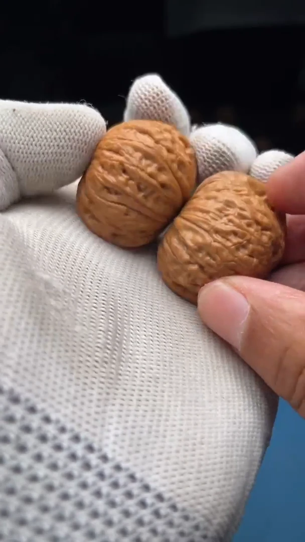 桃核把件A177  32 铁锤