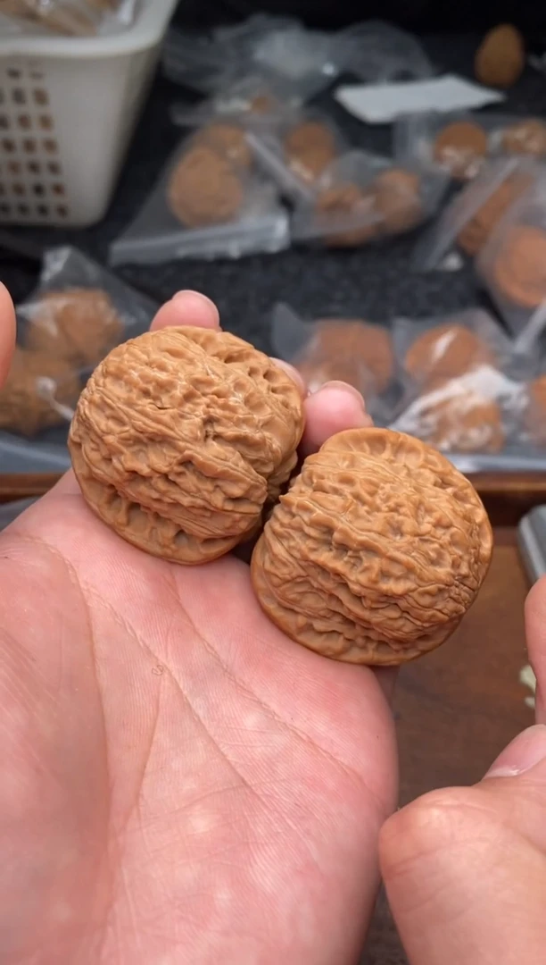 【闪购商品】文玩核桃把件G127号41尺绣球