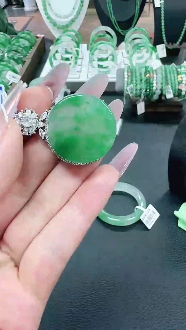 未镶嵌1石英质玉（非洲翠）/0831