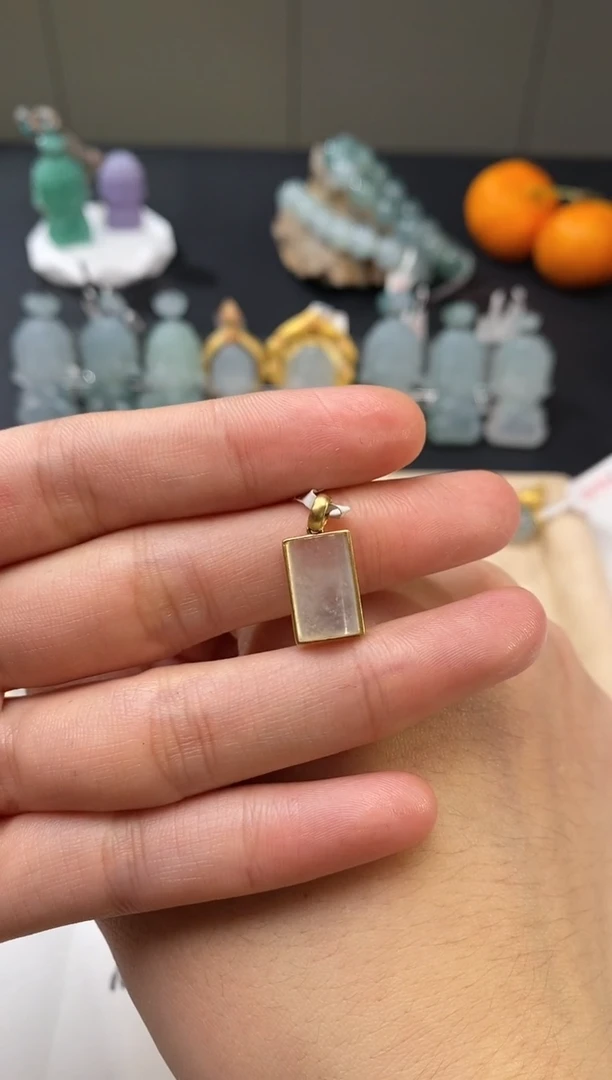 【闪购商品】翡翠颈饰18K金镶嵌无事牌