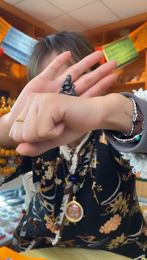 【闪购商品】泥塑八邦黑C-与实物略有差异介意者慎拍