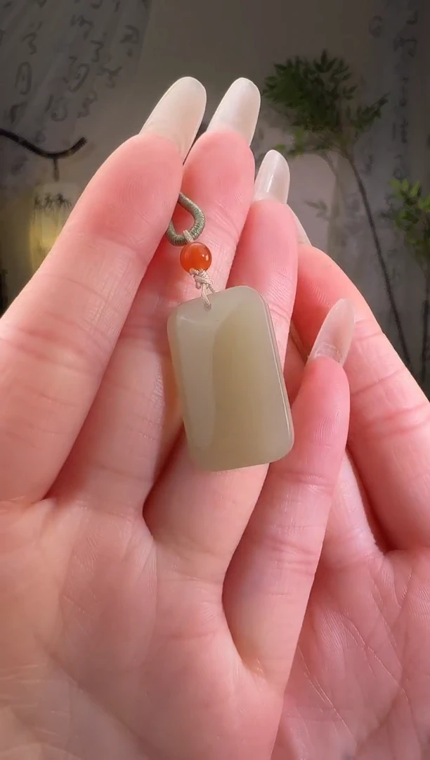 和田玉未镶嵌颈饰无事牌