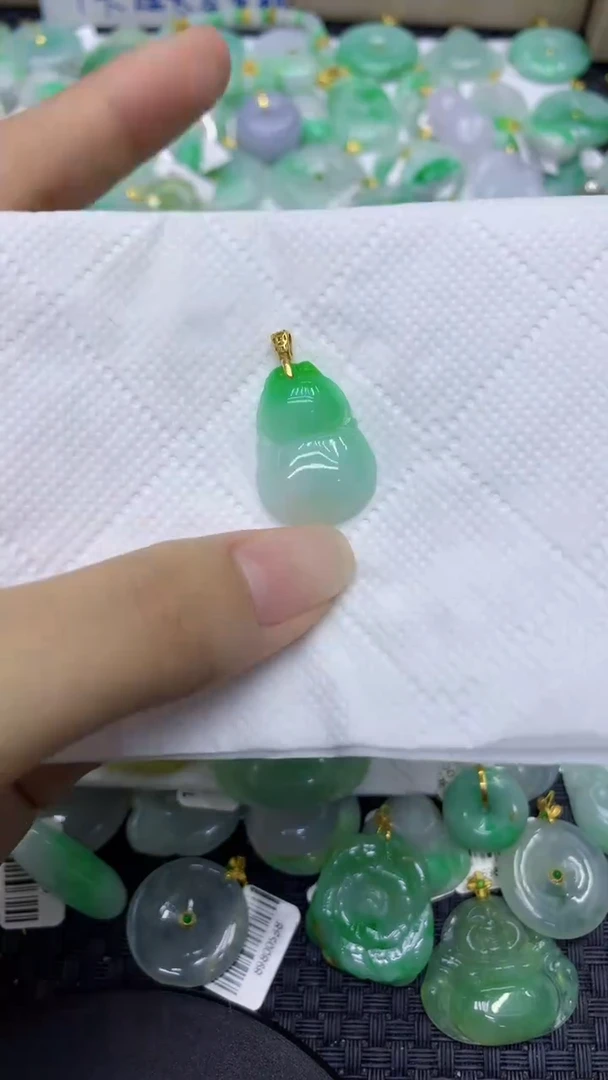 颈饰未镶嵌翡翠天然缅甸翡翠A货