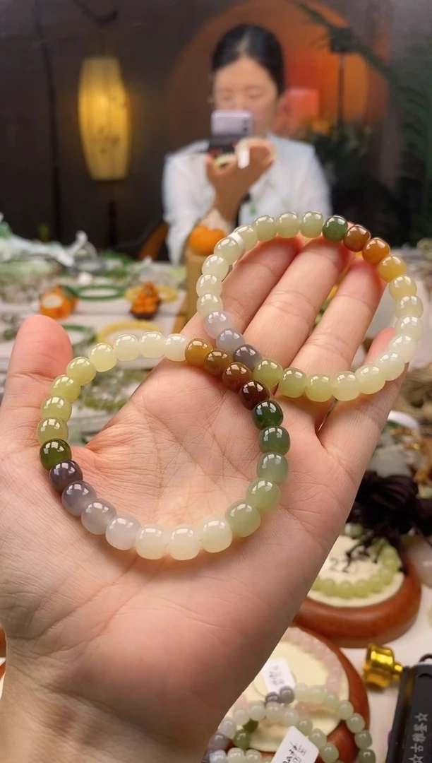 手串未镶嵌和田玉卡8左右老型多宝多样性发一有个别棉点水线包容