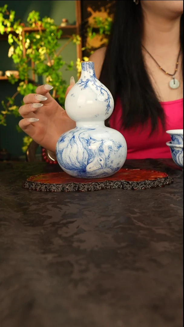 画堂春 青花手绘瑞兽葫芦瓶