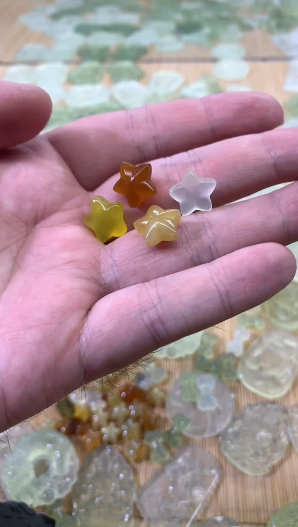 未镶嵌蛇纹石玉颈饰星星39