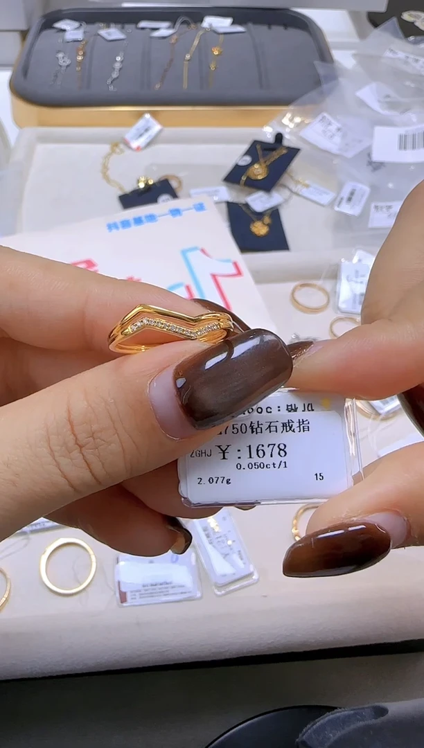 【闪购商品】钻石戒指/指环18K金镶嵌151500