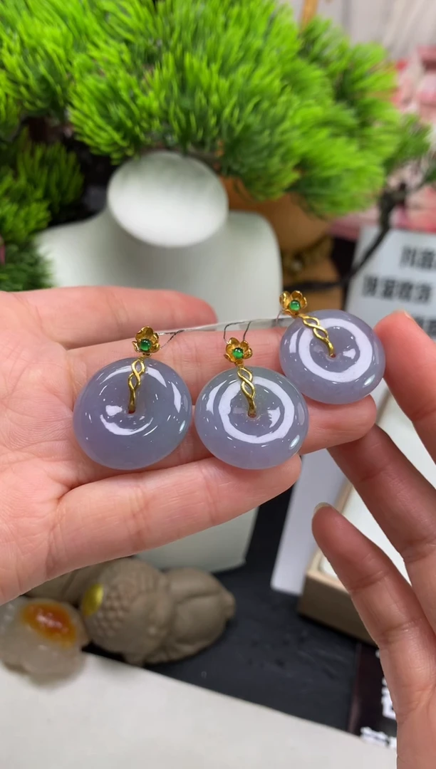 颈饰18K金镶嵌翡翠---121620多样性发其一