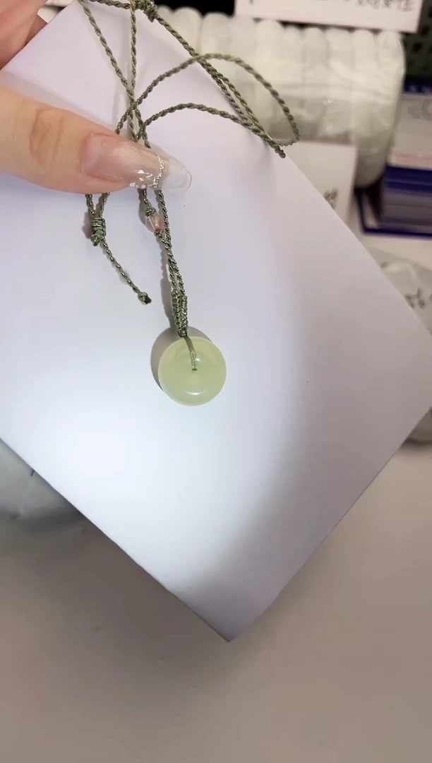 和田玉未镶嵌颈饰1颜色微差无瑕疵