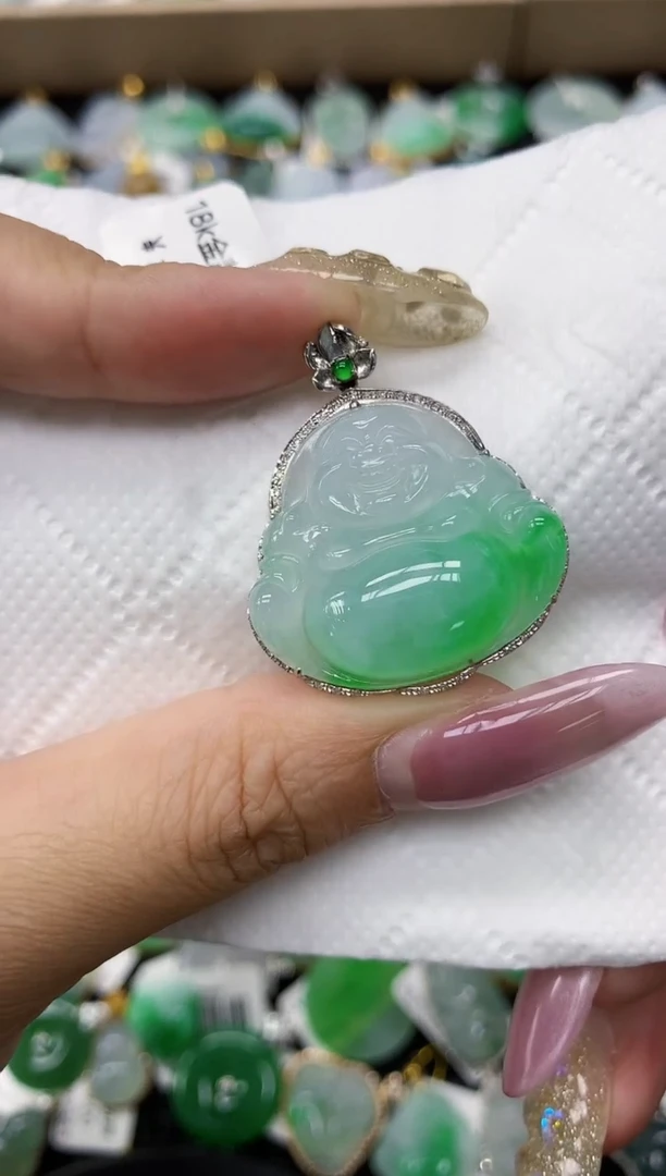 翡翠18K金镶嵌颈饰1111111111