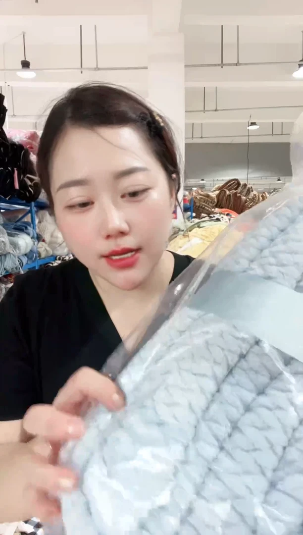牛奶绒主播手上产品   2.29*2.74米