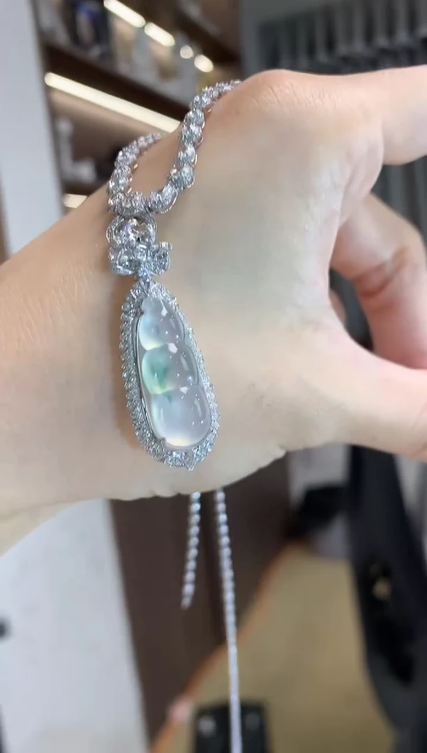 翡翠18K金镶嵌吊坠(不含链)C33