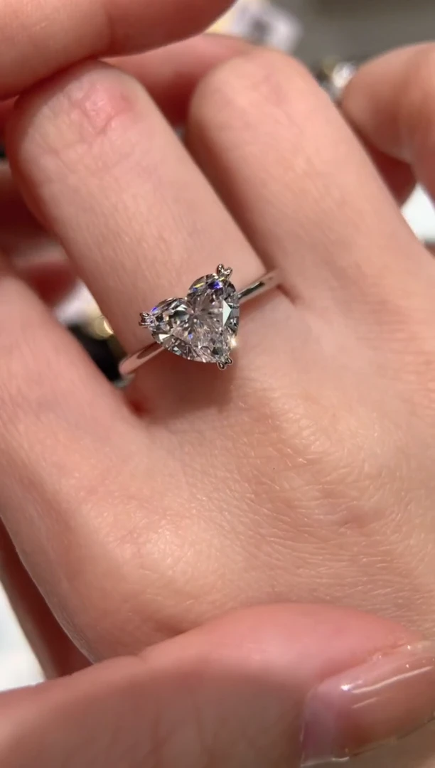 【闪购商品】实验室培育钻石18K金镶嵌爱心2ct14圈