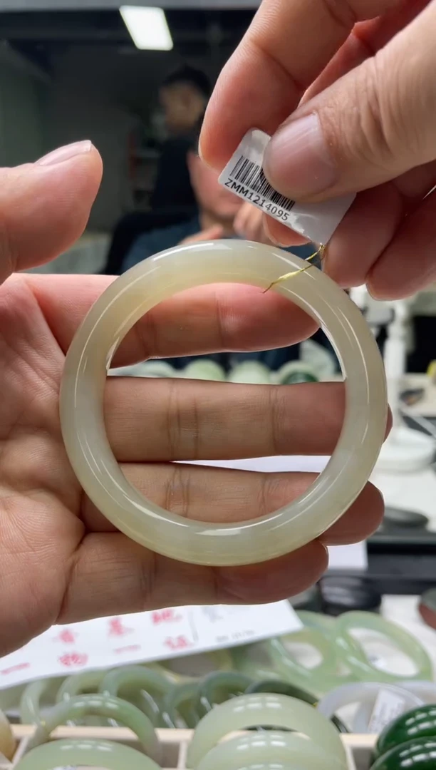 【闪购商品】和田玉手镯未镶嵌编码4095 圈口57-58