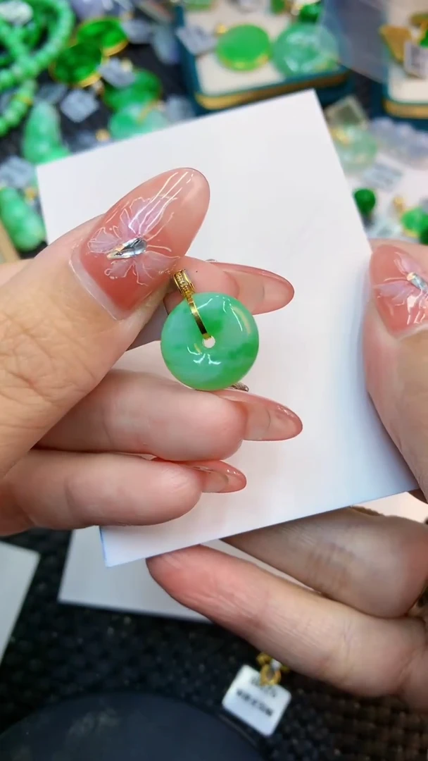 颈饰18K金镶嵌翡翠1