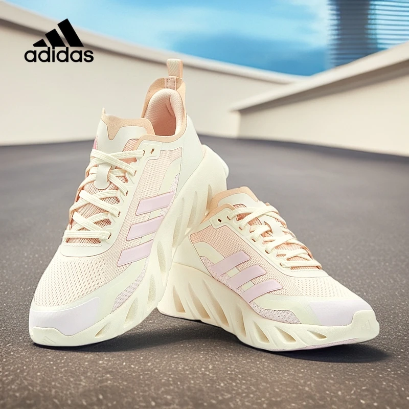 adidas阿迪达斯春夏新款男女款透气网面鞋休闲百搭跑步鞋IH6032