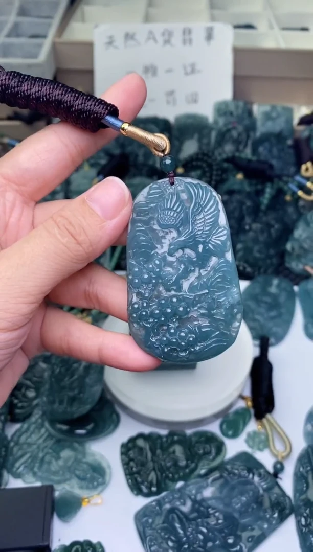 颈饰未镶嵌翡翠