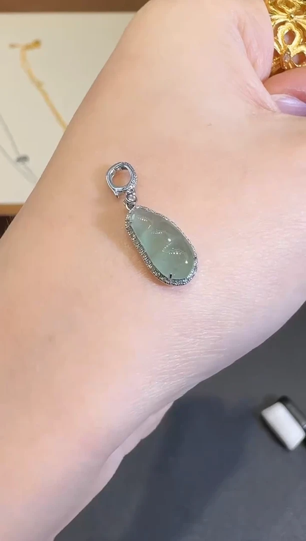 颈饰18K金镶嵌翡翠X1125-512-222