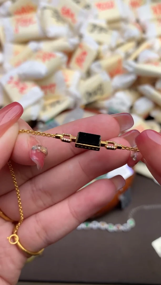 18K金镶嵌手链翡翠—