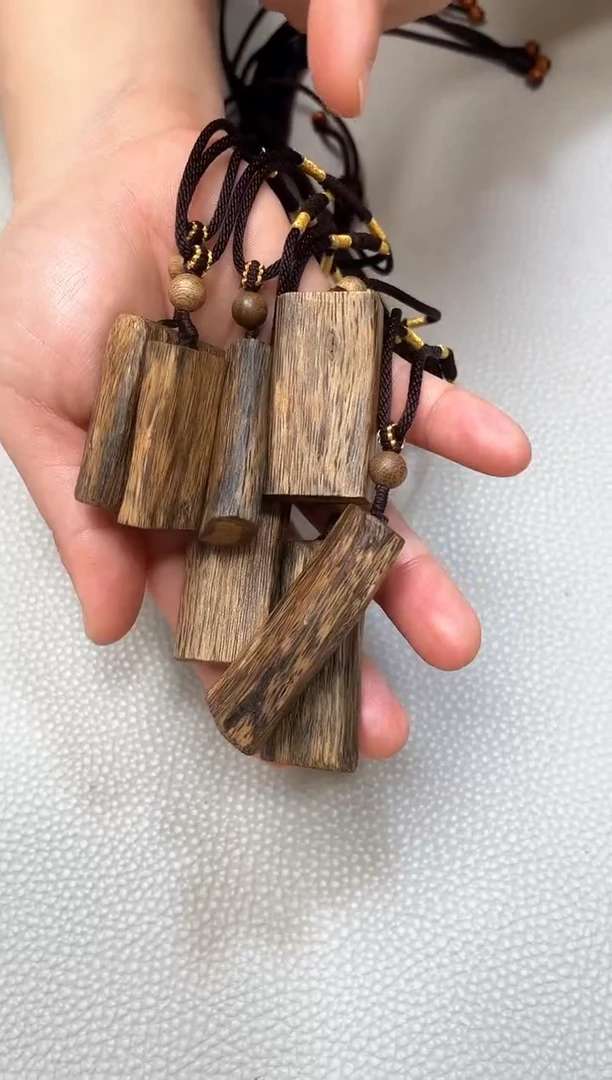 【闪购商品】沉香吊坠棋楠随型牌子吊坠多样性发其一