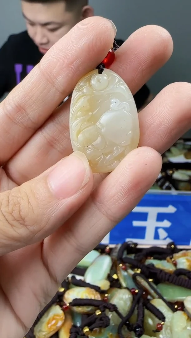 和田玉未镶嵌颈饰1