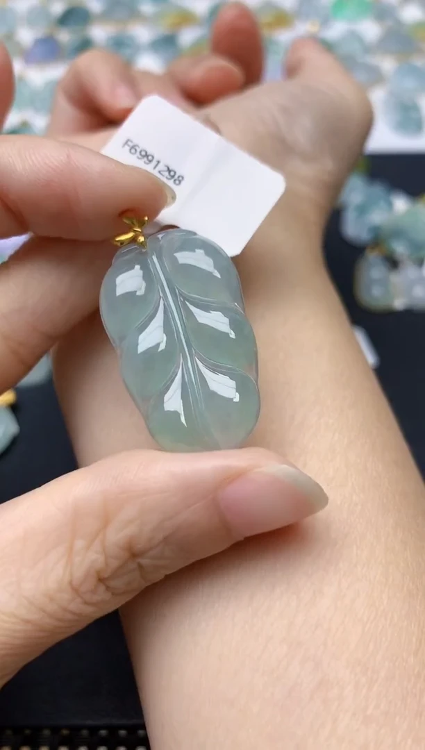 翡翠18K金镶嵌颈饰天然缅甸A货翡翠