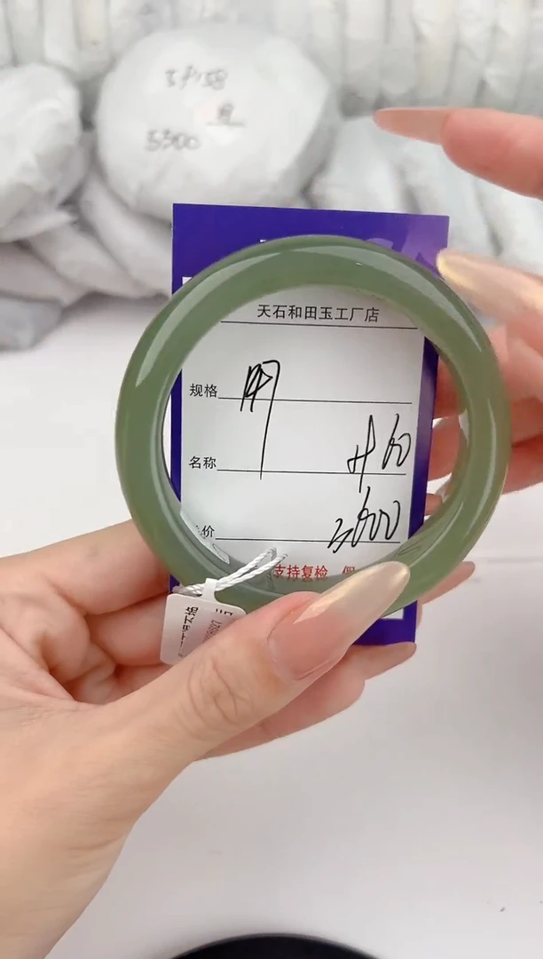 和田玉手镯未镶嵌147颜色微差无瑕疵