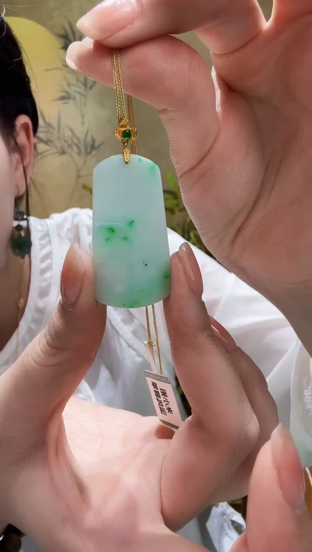 颈饰未镶嵌翡翠吊坠